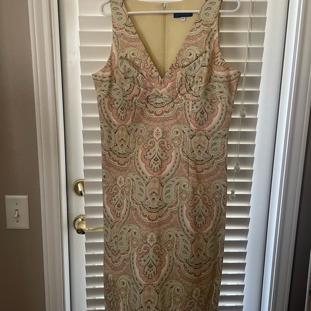 Elegant Paisley Dress in Cream and Tan